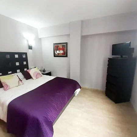 Acapulco Holidays Фуэнхирола